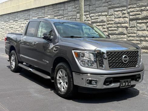 Used 2017 Nissan Titan SV AWD/4WD image 4