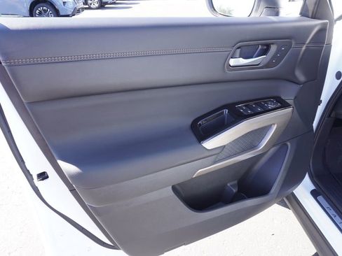 Certified 2025 Nissan Pathfinder Platinum AWD/4WD image 15