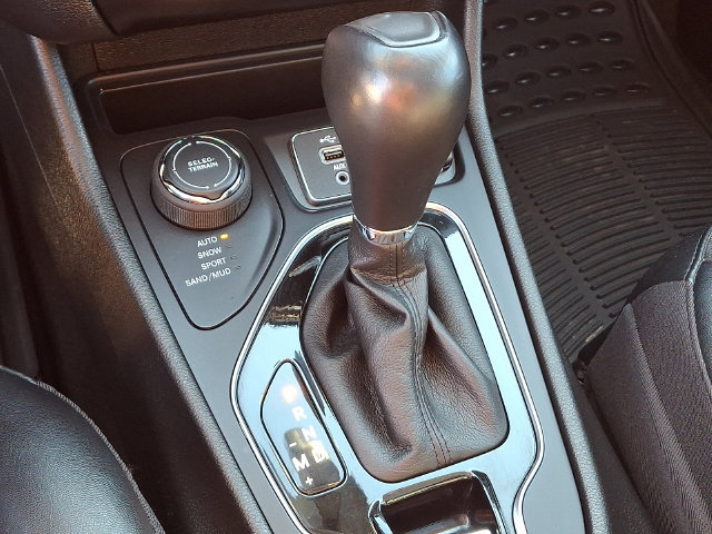 Used 2022 Jeep Cherokee Limited AWD/4WD image 11