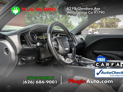 Used 2017 Dodge Challenger SXT image 7