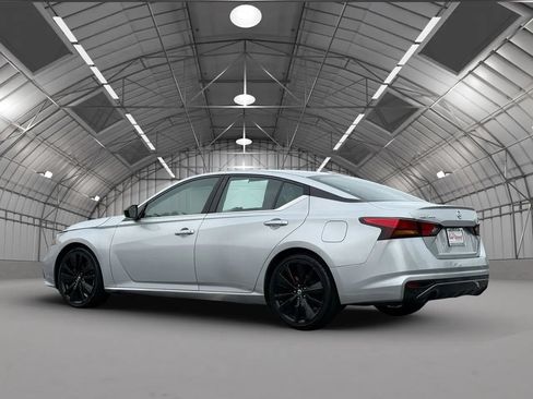 Used 2019 Nissan Altima 2.5 SR FWD image 5