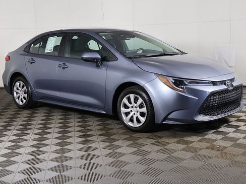 Used 2022 Toyota Corolla LE FWD image 2