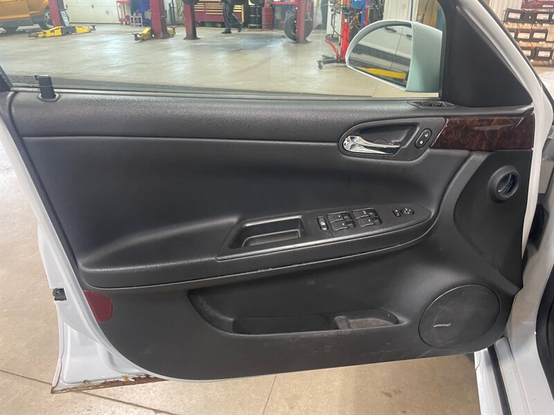 Used 2013 Chevrolet Impala LTZ FWD image 19