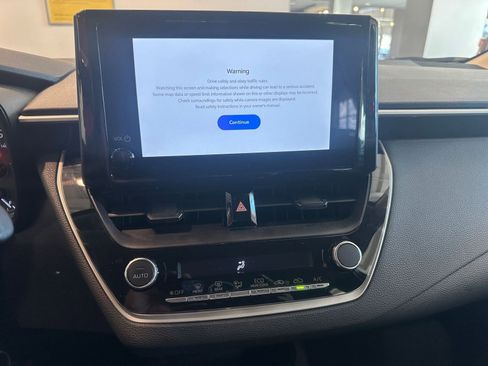 Used 2025 Toyota Corolla LE image 21