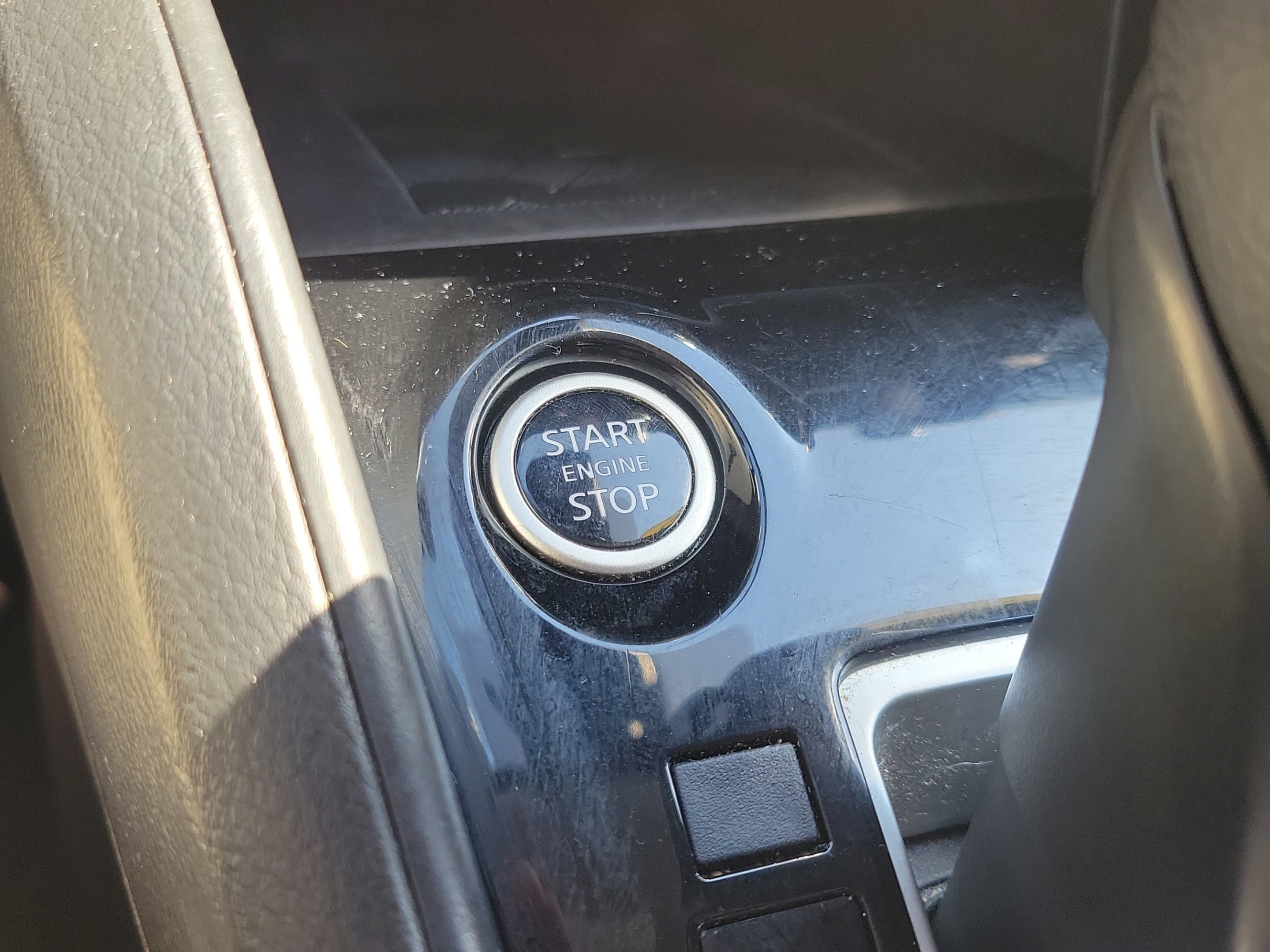 Used 2025 Nissan Versa SV FWD image 32