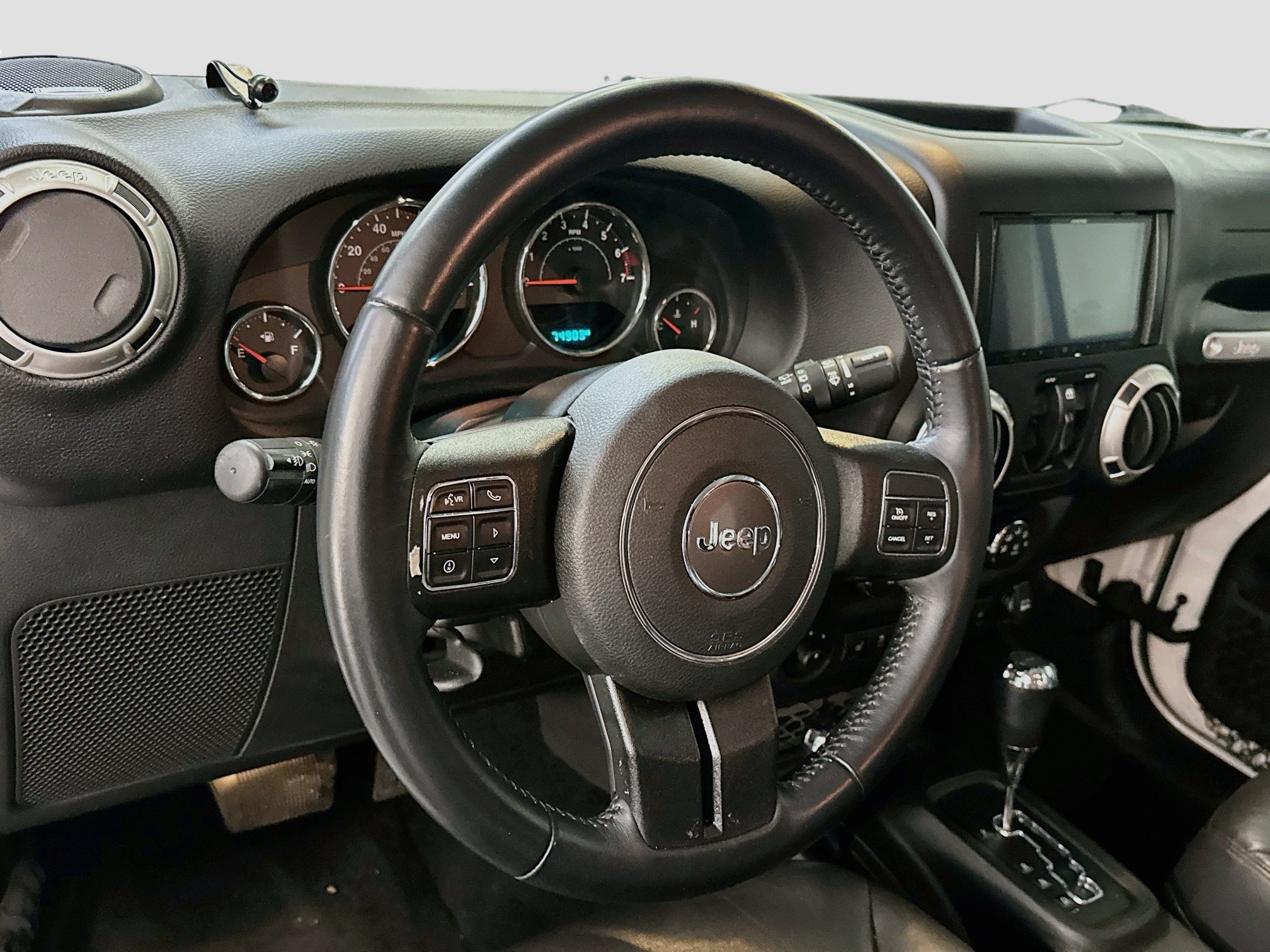 Used 2018 Jeep Wrangler Unlimited Sahara w/ Connectivity Group AWD/4WD image 18