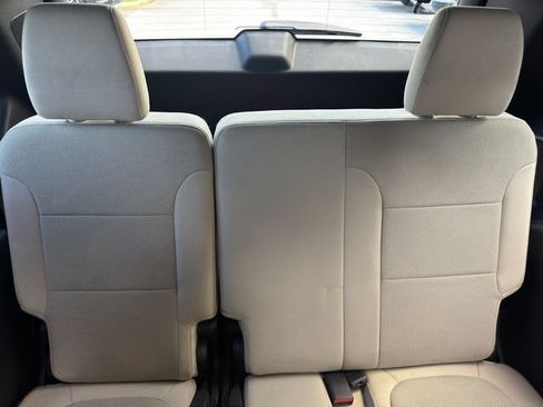 Used 2023 Chevrolet Traverse LT FWD image 16