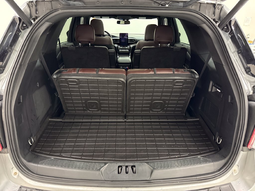 Used 2023 Ford Explorer Platinum AWD/4WD image 32
