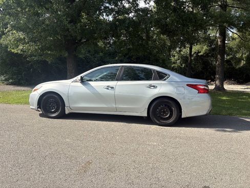 Used 2017 Nissan Altima 2.5 S w/ Power Driver Seat Package FWD image 15