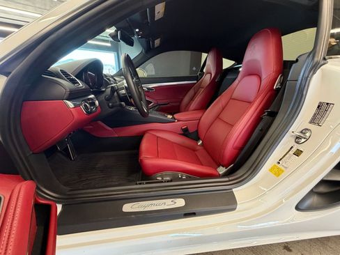 Certified 2022 Porsche 718 Cayman S RWD image 6