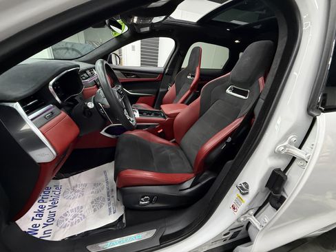 Used 2022 Jaguar F-PACE SVR image 12