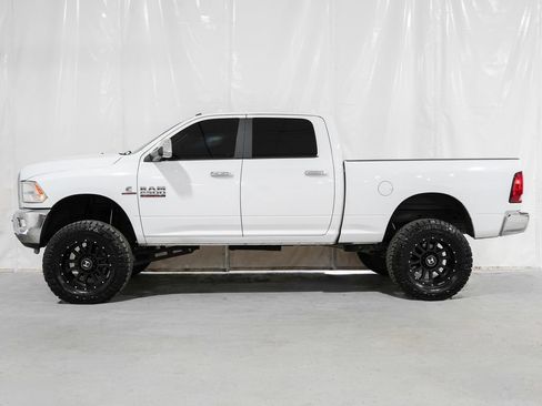 Used 2018 RAM 2500 SLT AWD/4WD image 2
