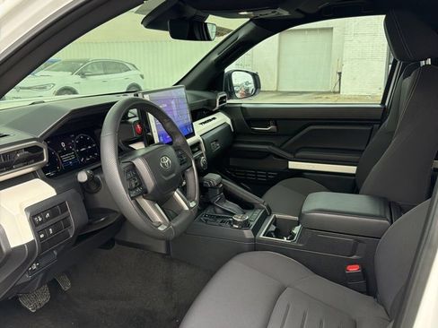 Used 2024 Toyota Tacoma TRD Off-Road image 7