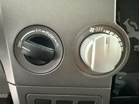 Used 2012 Toyota Tundra 4x4 CrewMax image 17