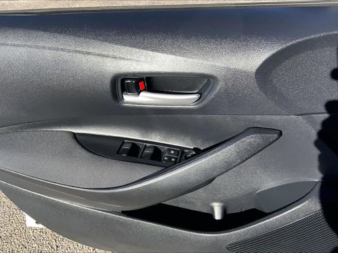 Used 2020 Toyota Corolla LE image 31