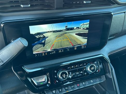 Used 2025 GMC Sierra 2500 AT4 image 12