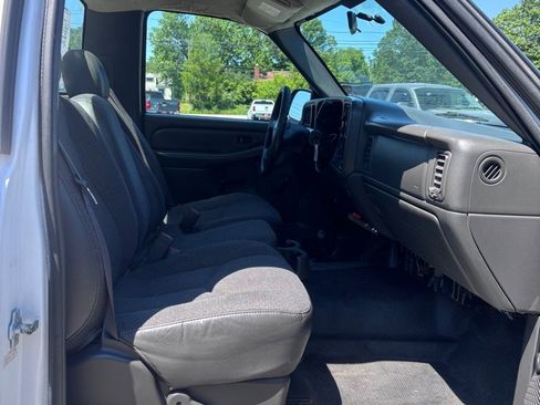Used 2004 GMC Sierra 2500 W/T AWD/4WD image 11