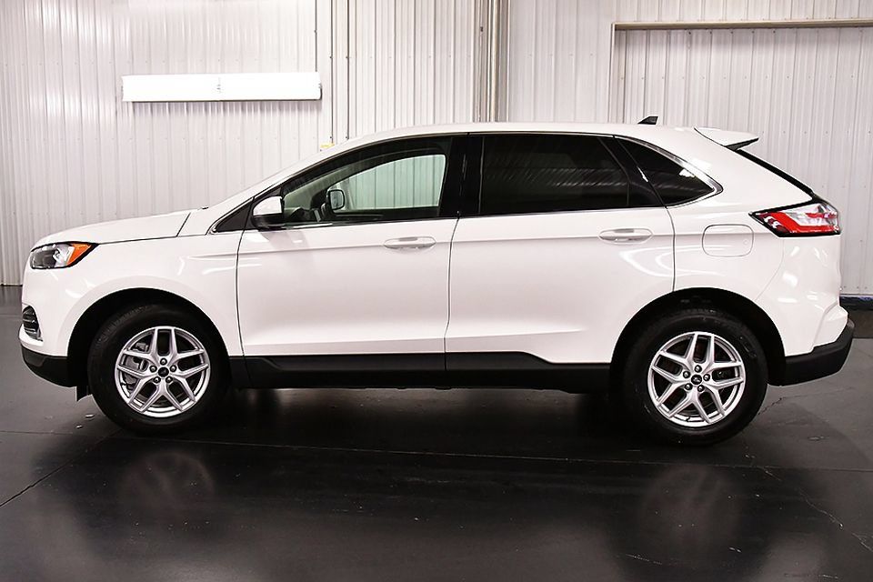 Used 2023 Ford Edge SEL w/ Convenience Package AWD/4WD image 4