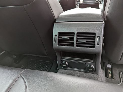 Used 2017 Jaguar XE Premium image 24