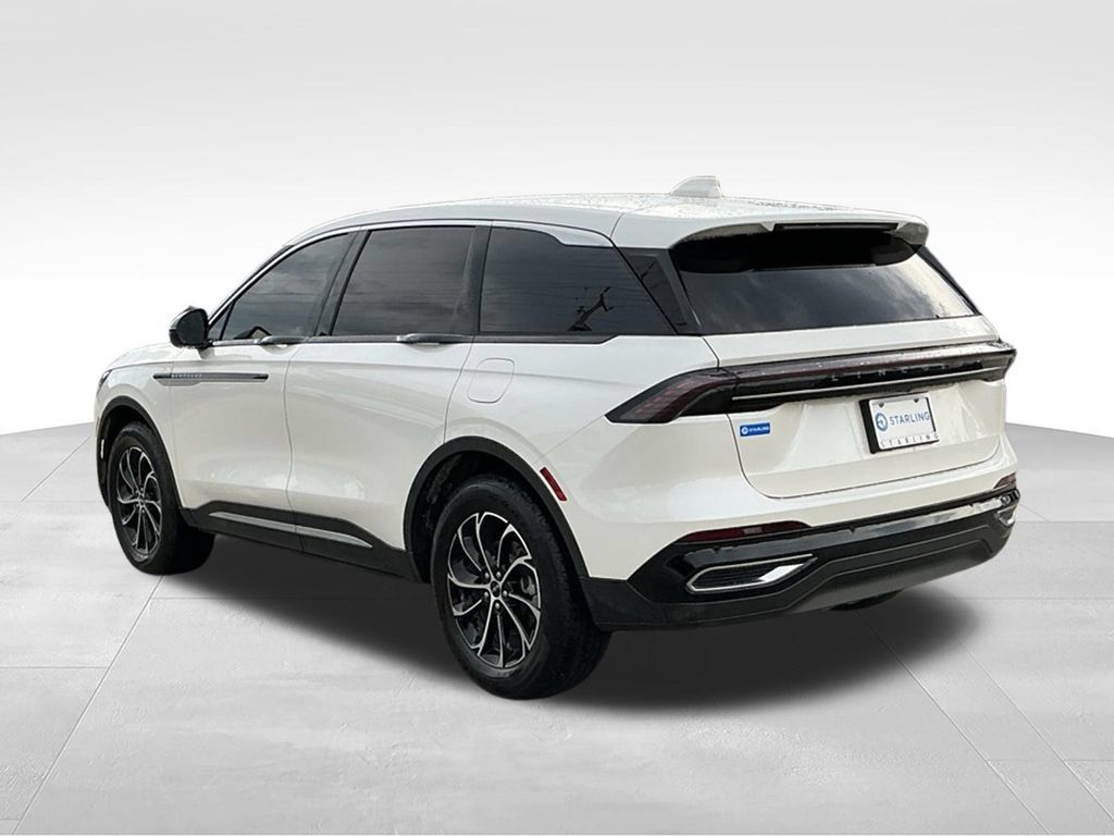 Used 2026 Lincoln Nautilus Premier AWD/4WD image 6