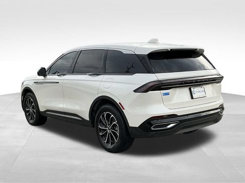 Used 2026 Lincoln Nautilus Premier AWD/4WD image 6