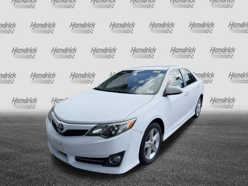 Used 2013 Toyota Camry SE FWD image 5