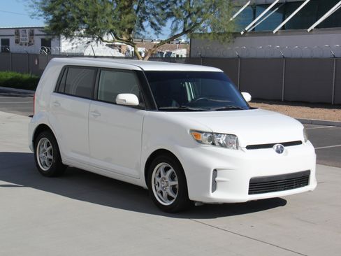 Used 2012 Scion xB image 3