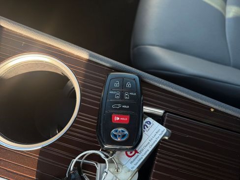 Used 2024 Toyota Sienna XLE image 22