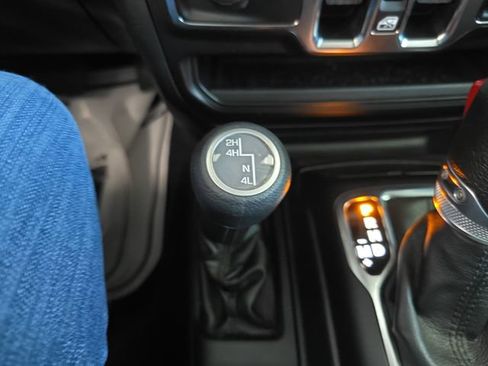 Used 2022 Jeep Gladiator Sport AWD/4WD image 21