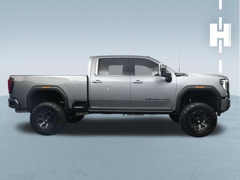 Used 2025 GMC Sierra 2500 Denali Ultimate w/ Max Trailering Package AWD/4WD image 3