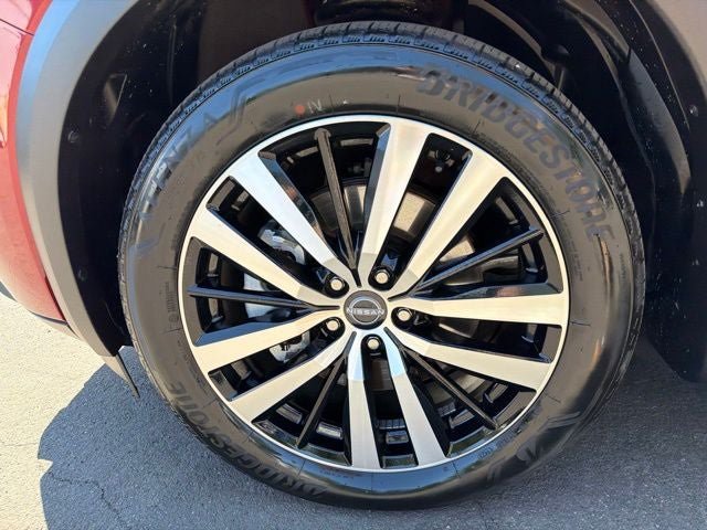 Used 2024 Nissan Pathfinder Platinum w/ Lighting Package (N93) AWD/4WD image 31