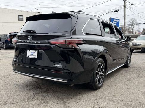 Used 2025 Toyota Sienna Platinum AWD/4WD image 7