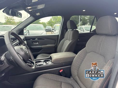 Used 2025 Honda Pilot Sport image 7
