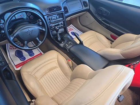 Used 2000 Chevrolet Corvette Convertible w/ Memory Pkg RWD image 12