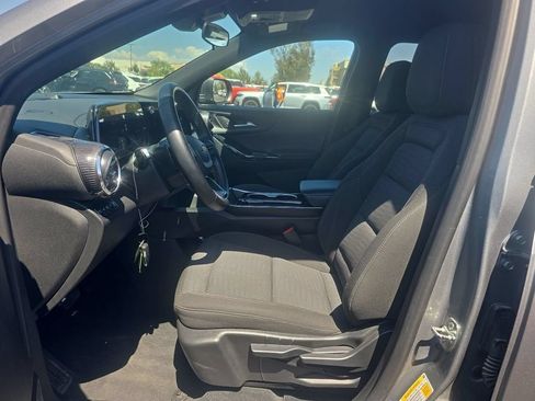 Used 2025 Chevrolet Equinox LT AWD/4WD image 12