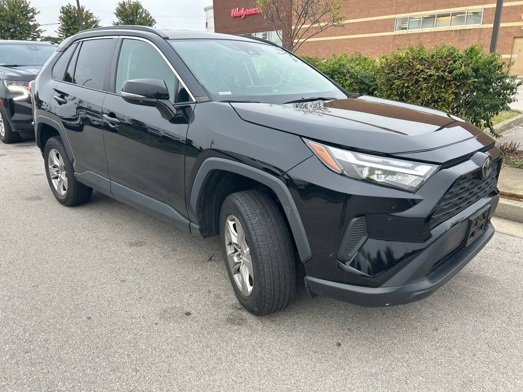 Used 2023 Toyota RAV4 XLE AWD/4WD image 2
