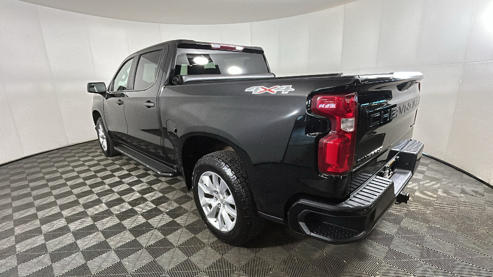 Used 2021 Chevrolet Silverado 1500 Custom w/ LPO, Dark Essentials Package AWD/4WD image 5