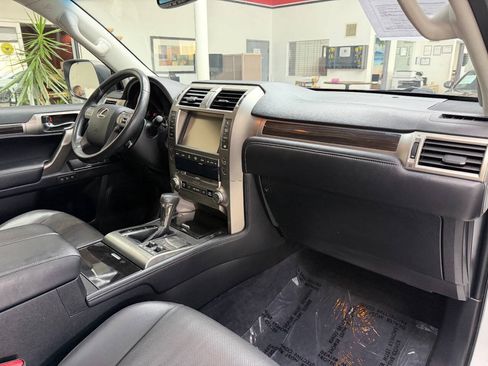 Used 2016 Lexus GX 460 w/ Comfort Package AWD/4WD image 17