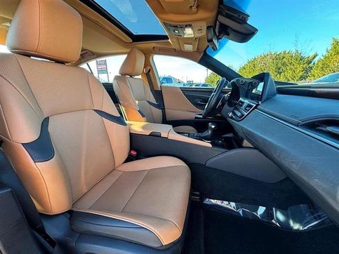 Used 2024 Lexus ES 350 w/ Premium Package image 50