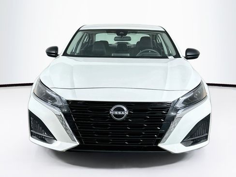 Used 2025 Nissan Altima 2.5 SV FWD image 2