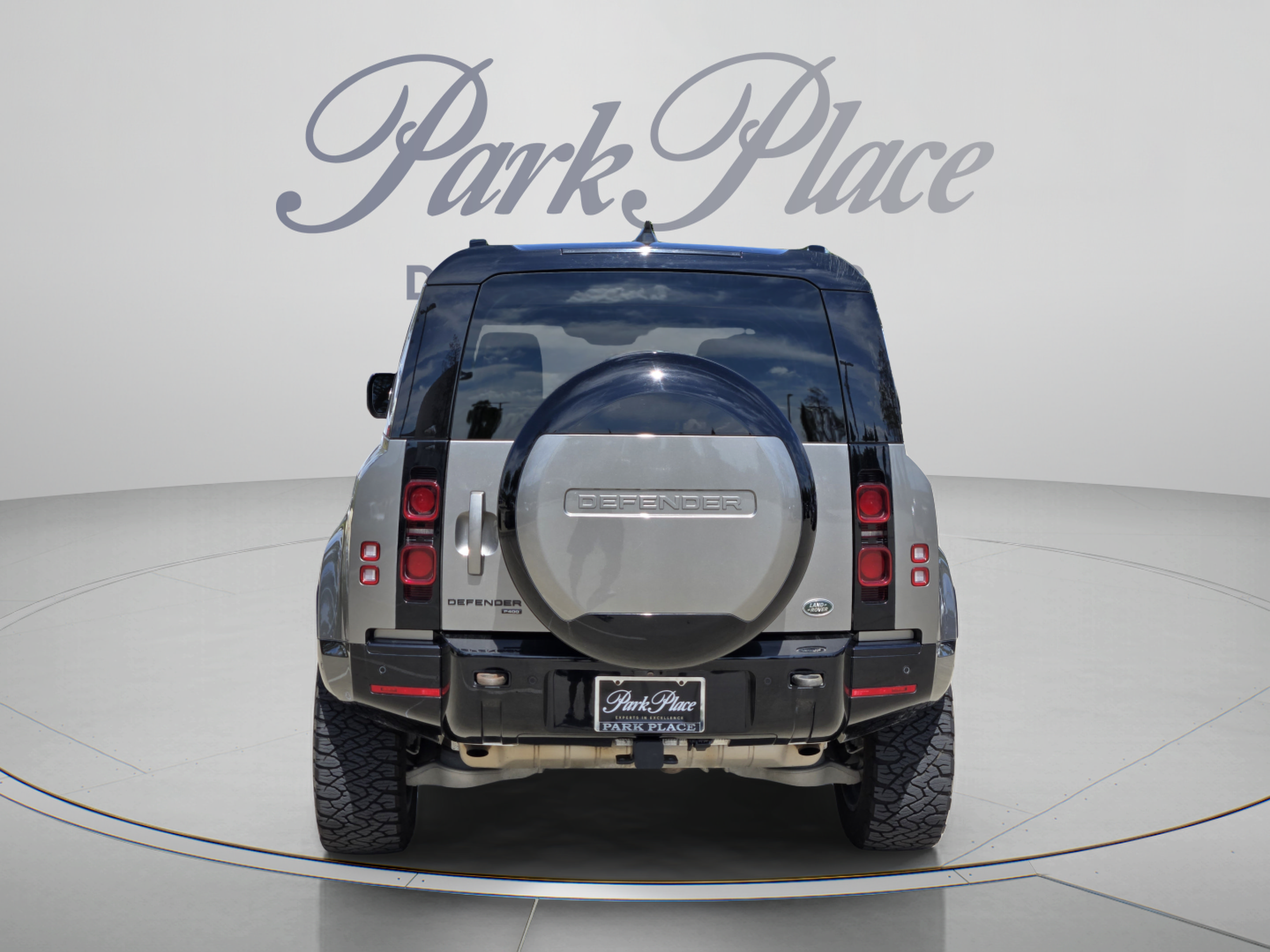 Used 2023 Land Rover Defender 110 X-Dynamic SE AWD/4WD image 4