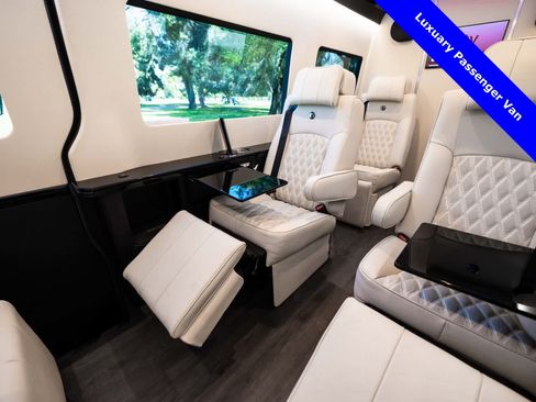 Used 2024 Mercedes-Benz Sprinter 2500 image 41