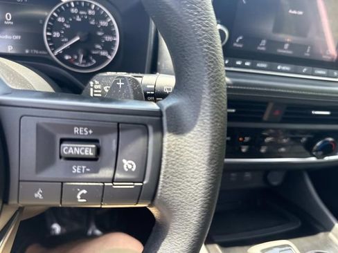 Used 2023 Nissan Rogue S AWD/4WD image 29