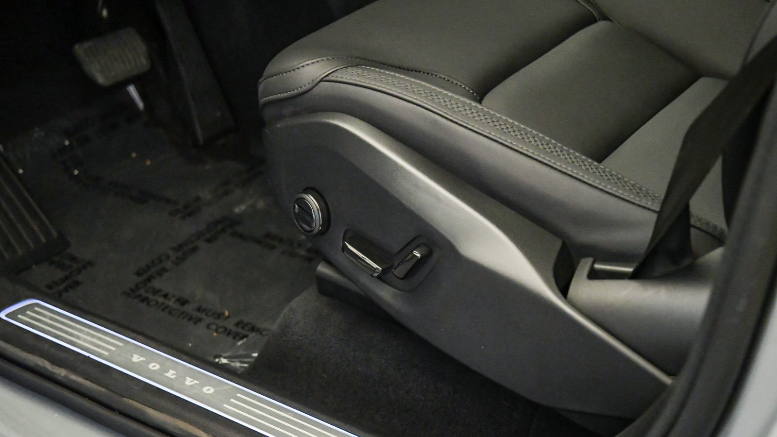 Certified 2026 Volvo XC90 B6 Plus AWD/4WD image 26