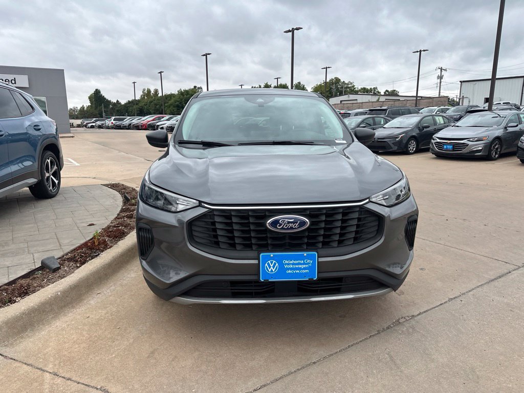 Used 2025 Ford Escape Active FWD image 2