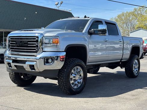 Used 2019 GMC Sierra 2500 SLT w/ Duramax Plus Package image 8