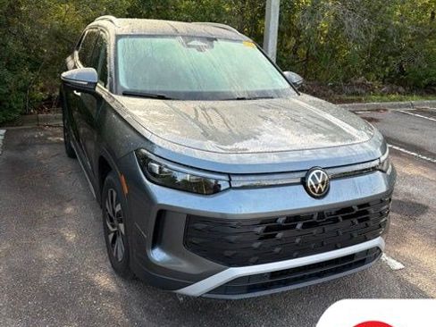 Used 2025 Volkswagen Tiguan S FWD image 3