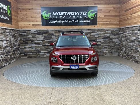 Used 2024 Hyundai Venue Limited image 3