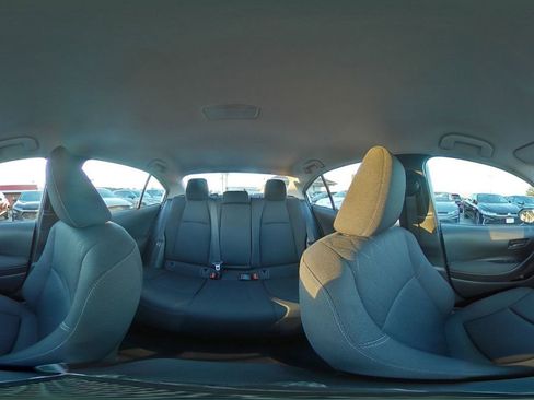 Used 2025 Toyota Corolla LE image 40