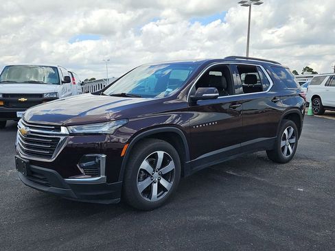 Used 2023 Chevrolet Traverse LT w/ LT Premium Package AWD/4WD image 2